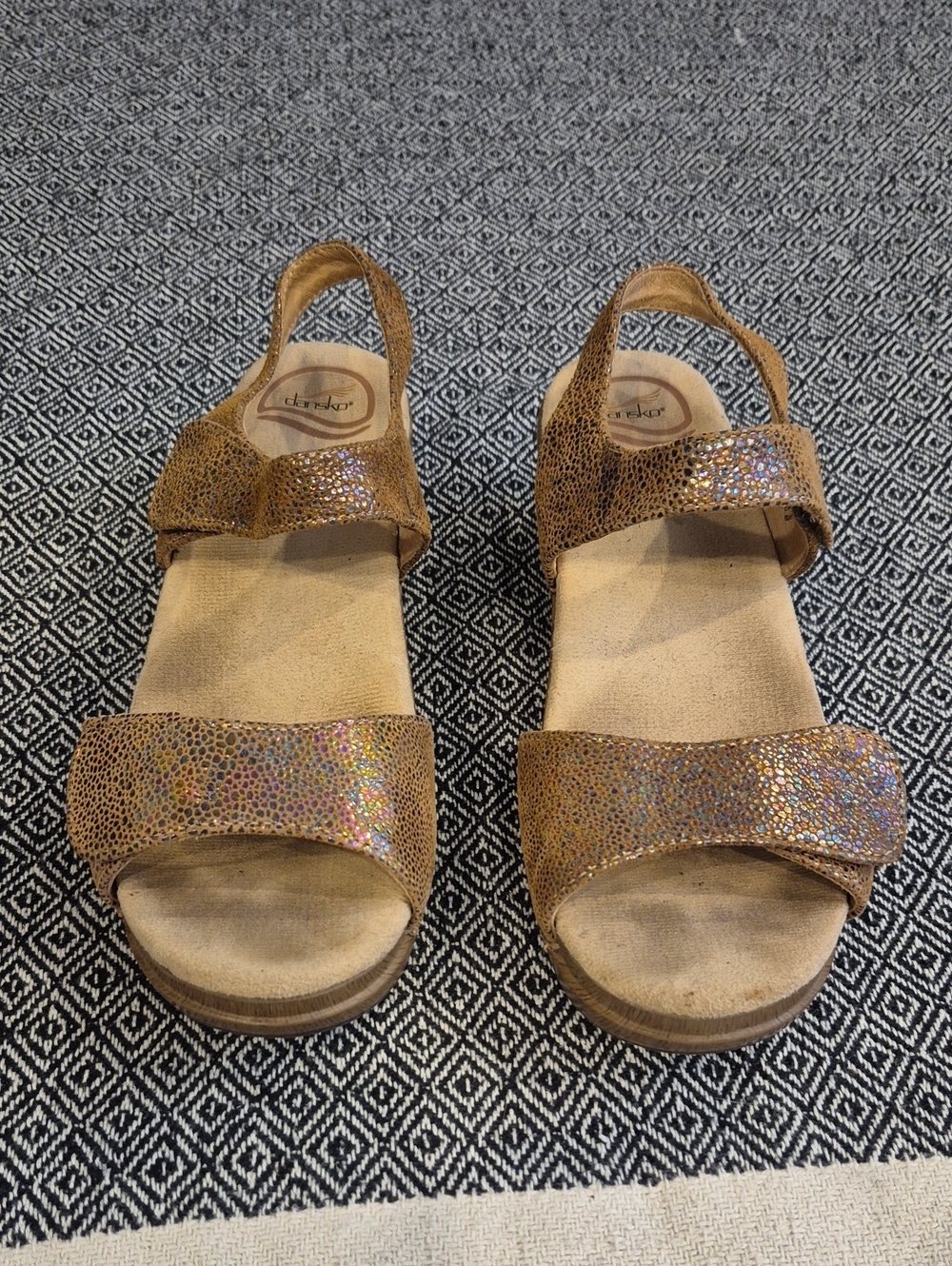Dansko Metallic Strap Sandals Size 8.5 (39) - Picture 2 of 10